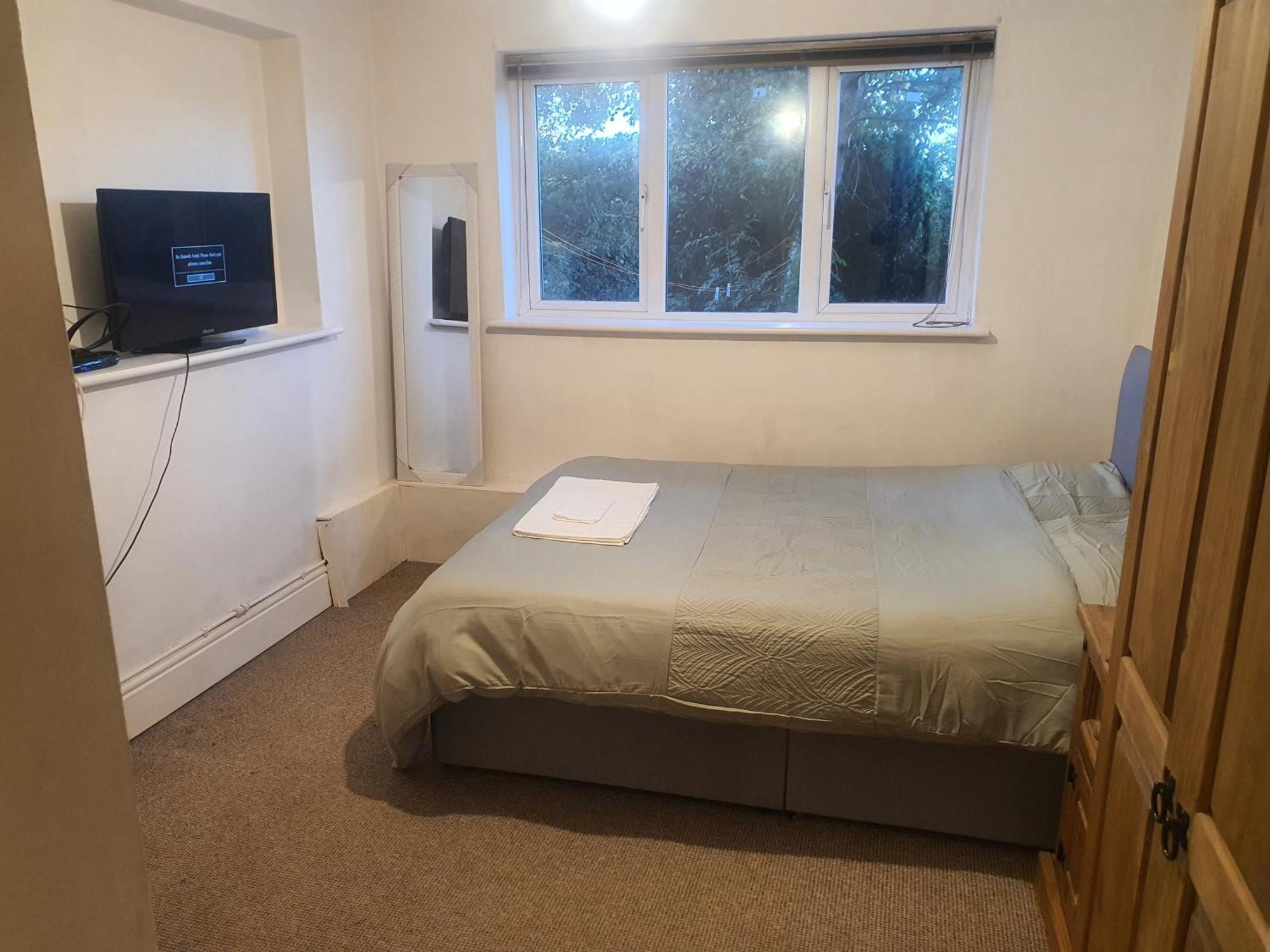 Burton Road Serviced Bed & Breakfast *